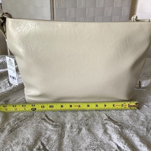 Urban Expressions Cream Leather Shoulder Bag - Picture 7 of 11